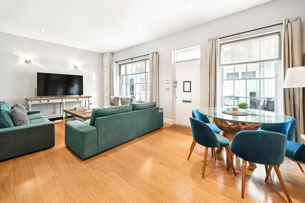 3 bedroom mews property for rent