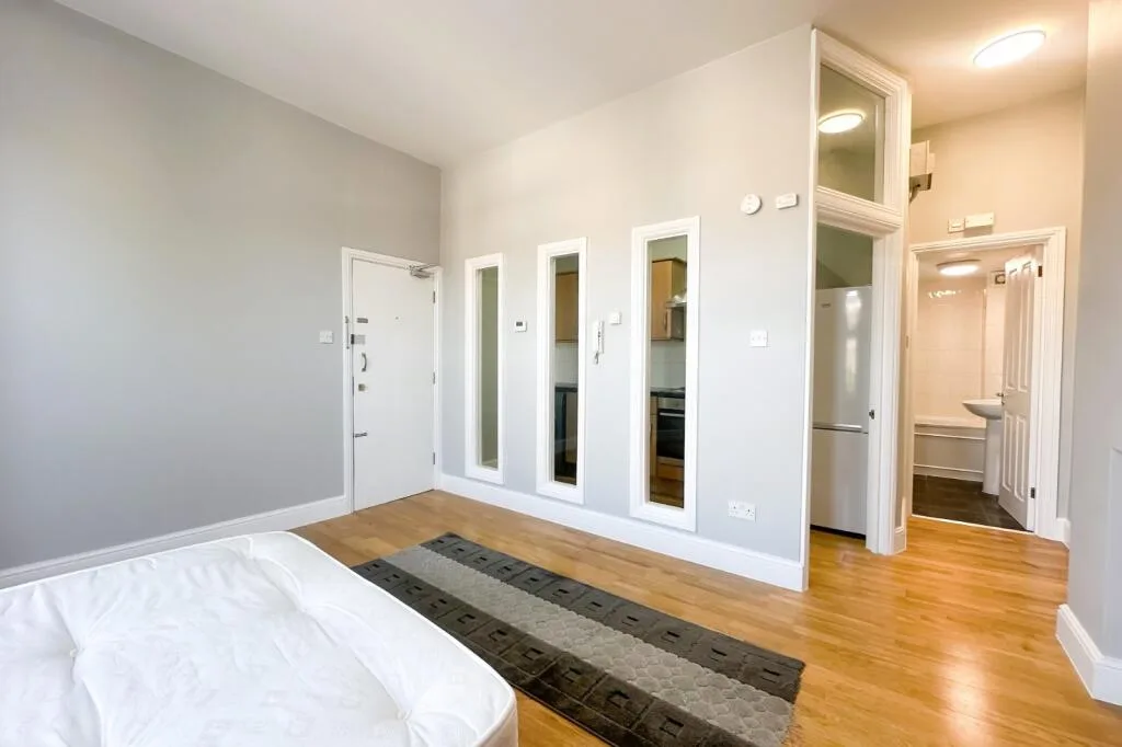 Studio flat for rent