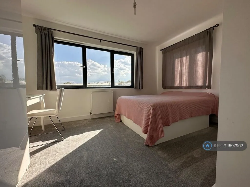 3 bedroom end of terrace house for rent