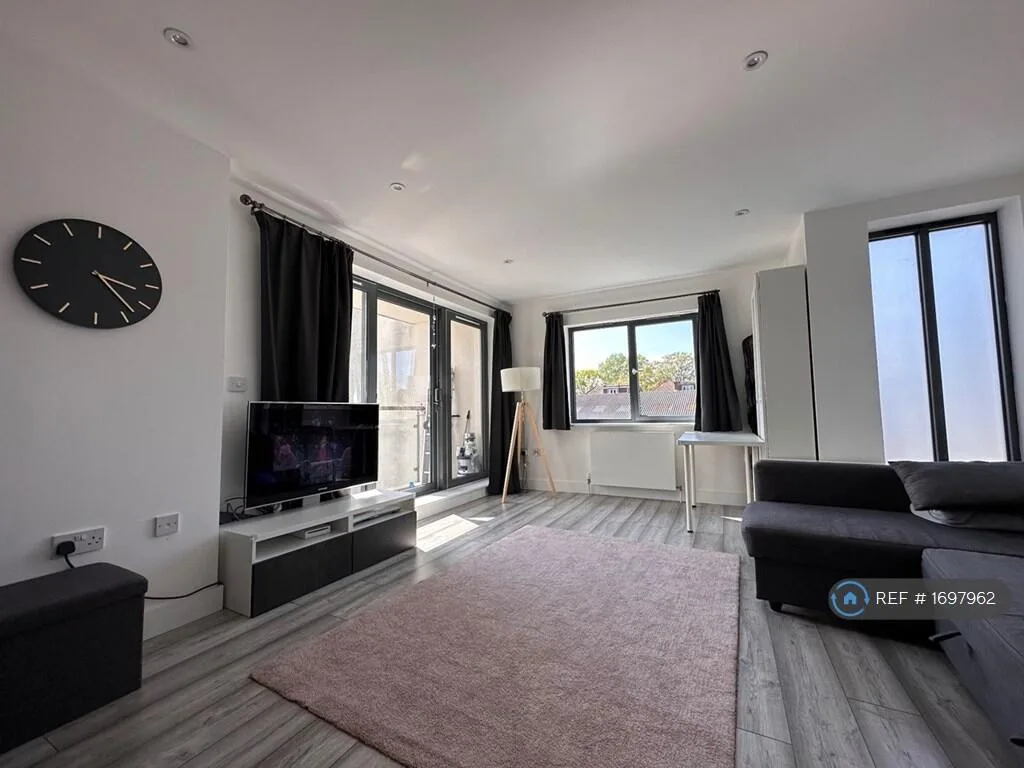 3 bedroom end of terrace house for rent