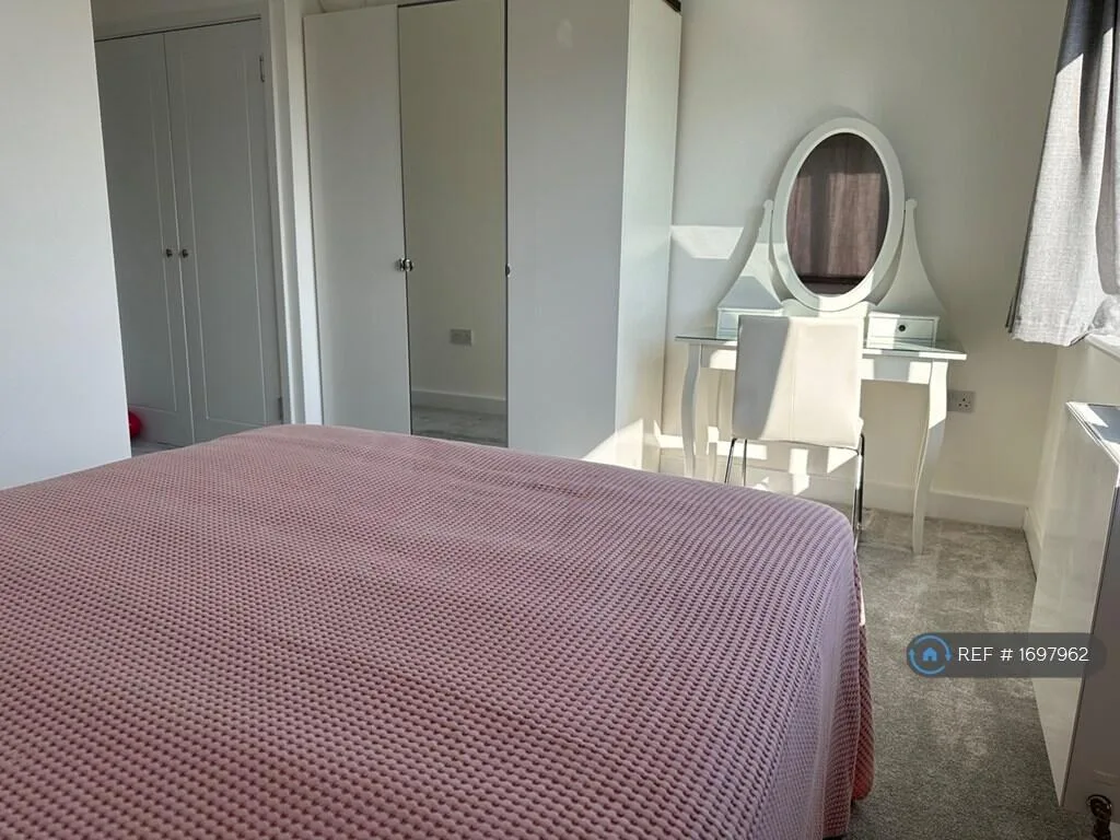 3 bedroom end of terrace house for rent