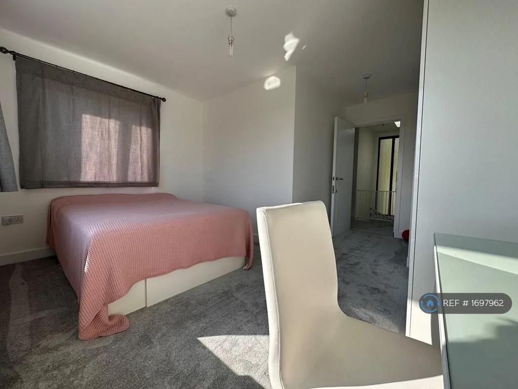 3 bedroom end of terrace house for rent