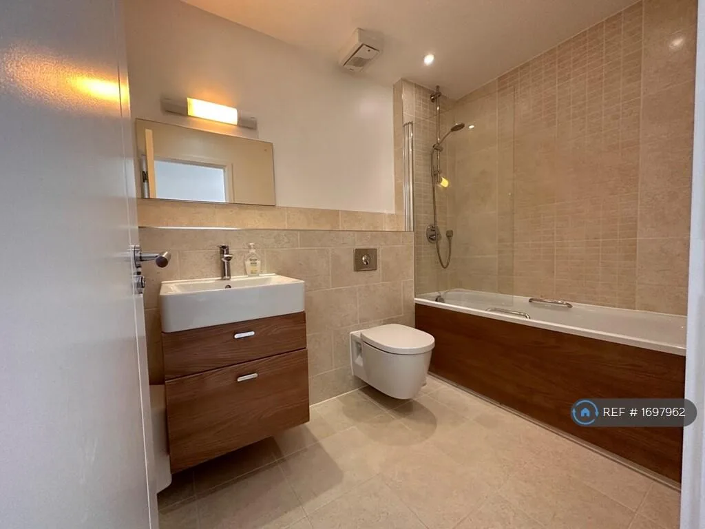 3 bedroom end of terrace house for rent