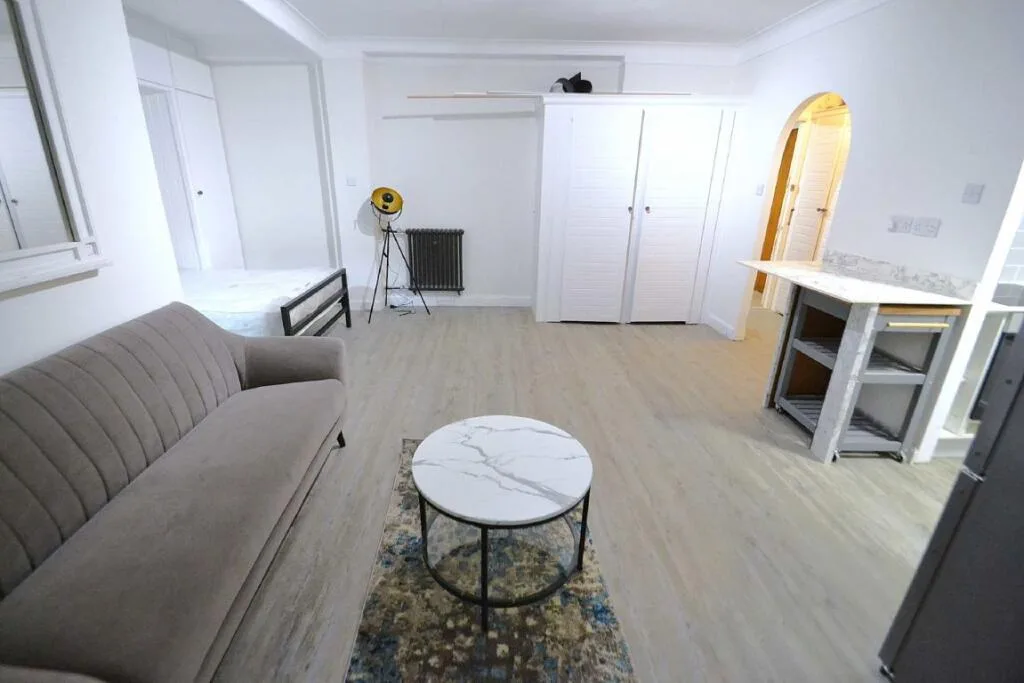 Studio flat for rent