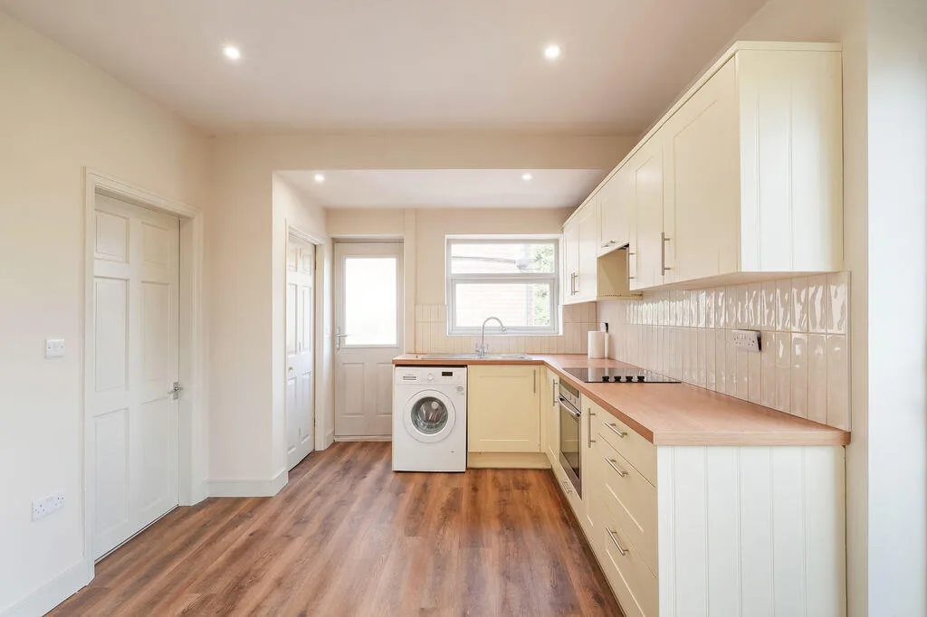 3 bedroom semi-detached house for rent
