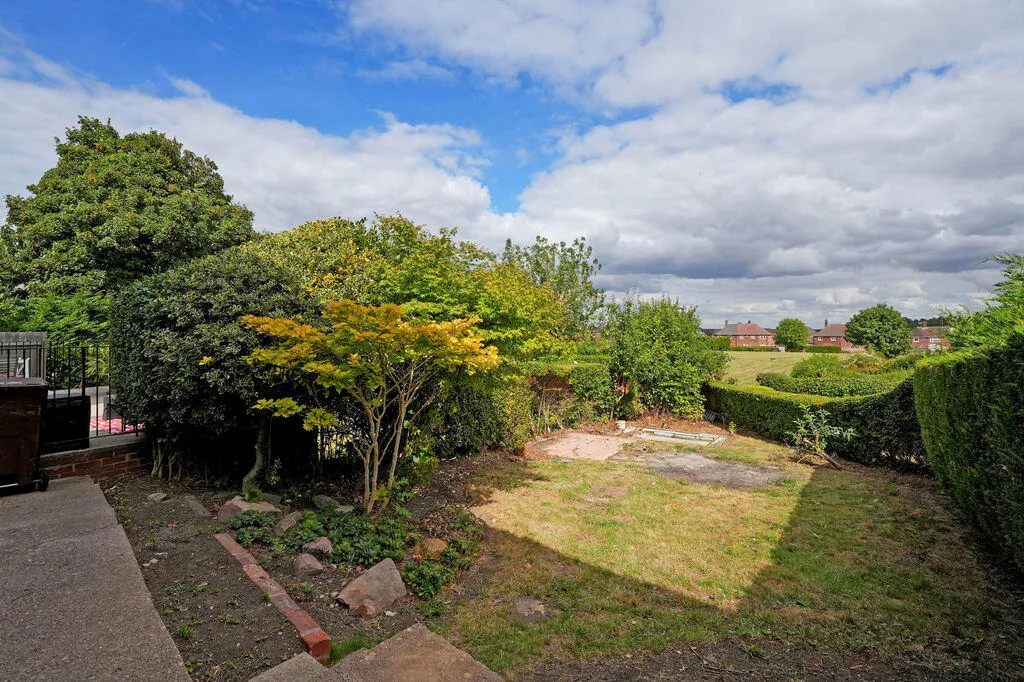 3 bedroom semi-detached house for rent