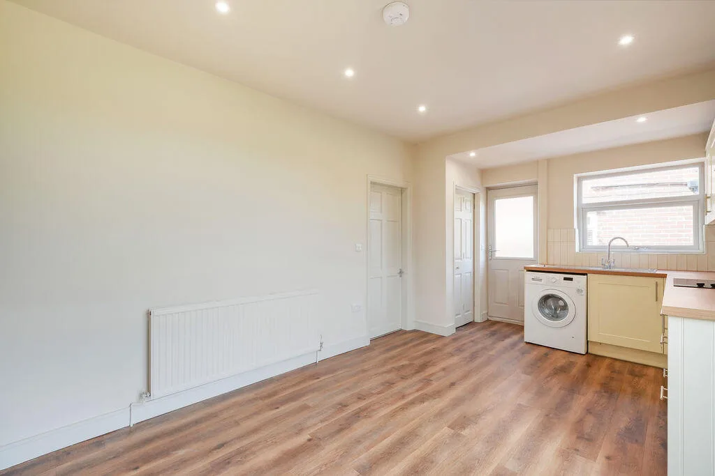 3 bedroom semi-detached house for rent