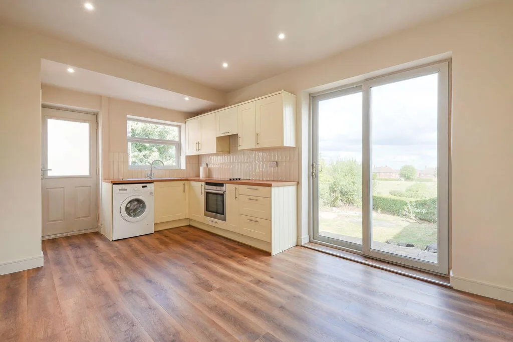 3 bedroom semi-detached house for rent