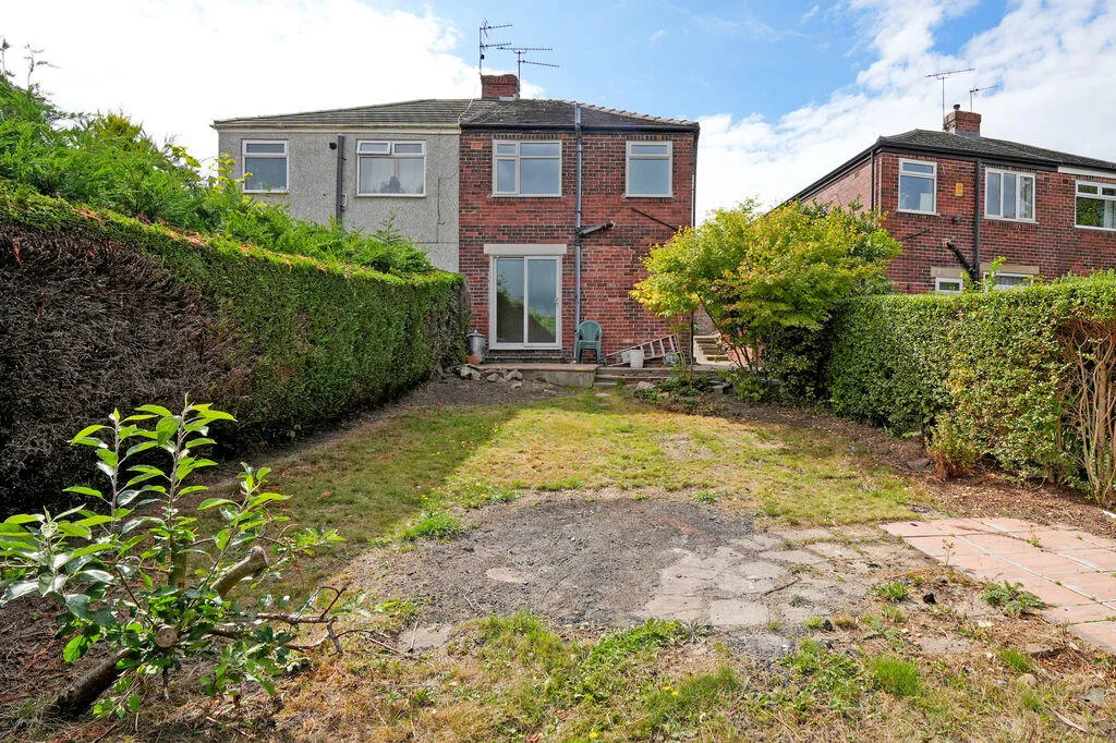 3 bedroom semi-detached house for rent