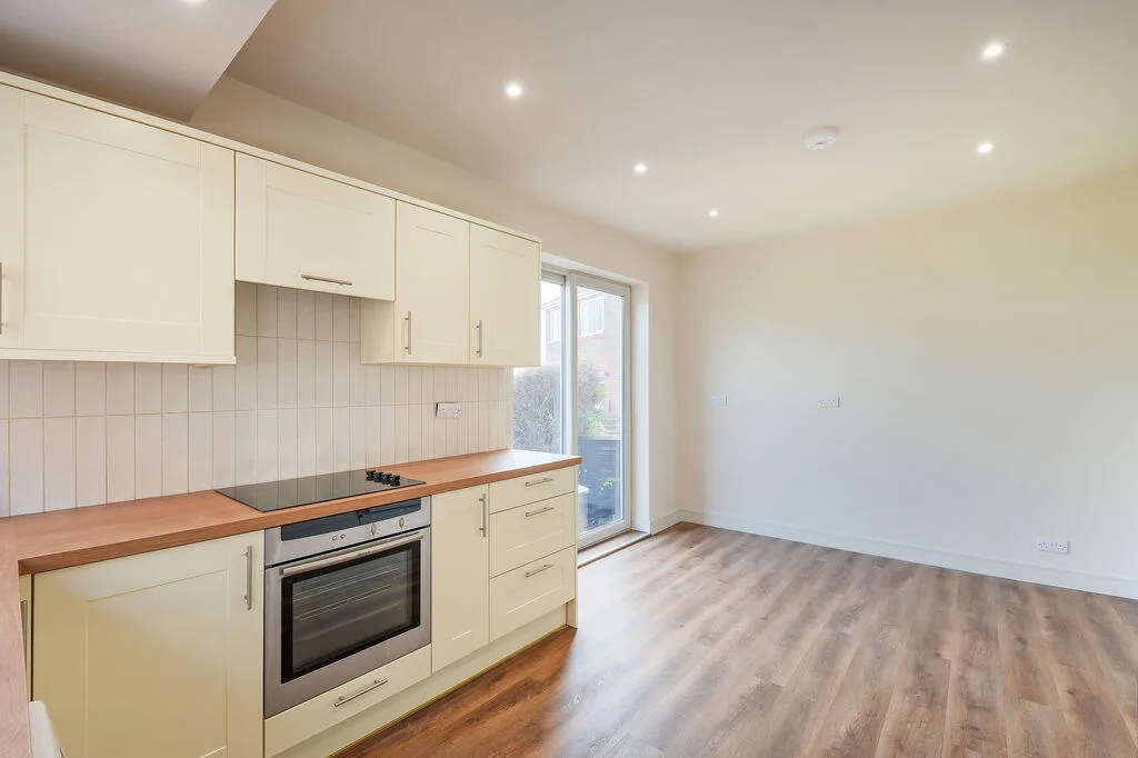 3 bedroom semi-detached house for rent