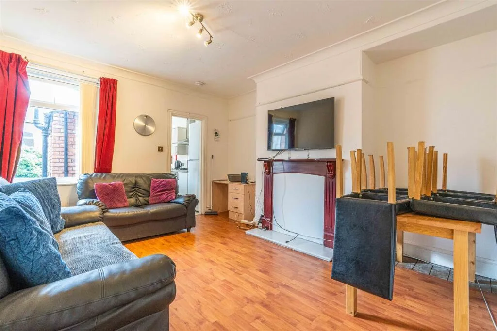 3 bedroom maisonette for rent