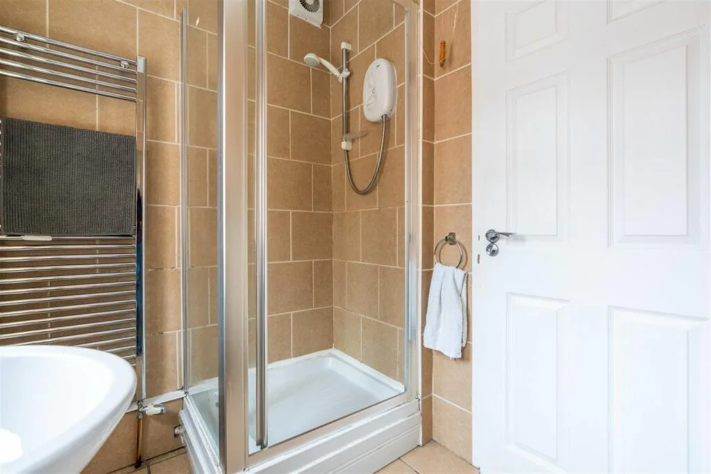 3 bedroom maisonette for rent