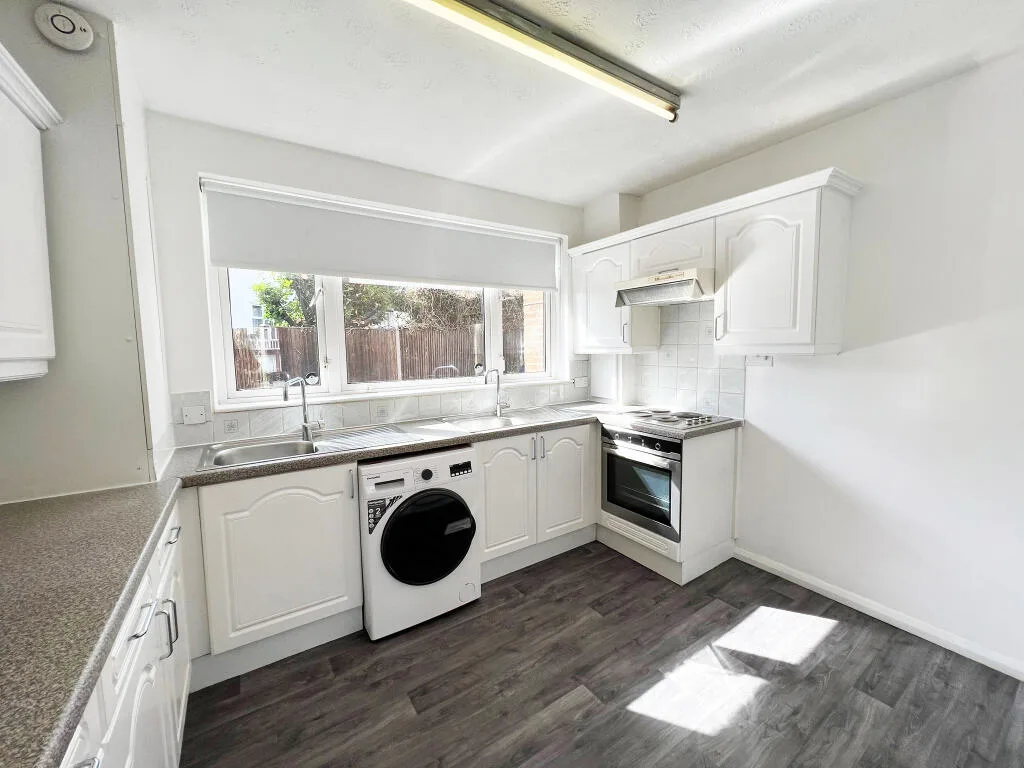 2 bedroom ground floor flat for rent