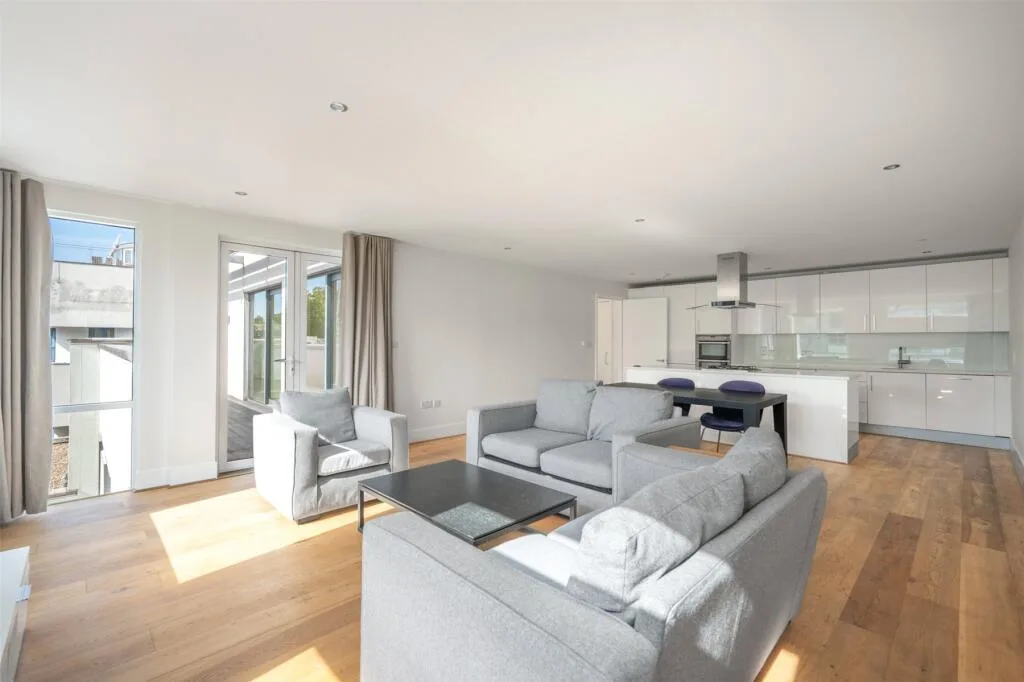 3 bedroom flat for rent