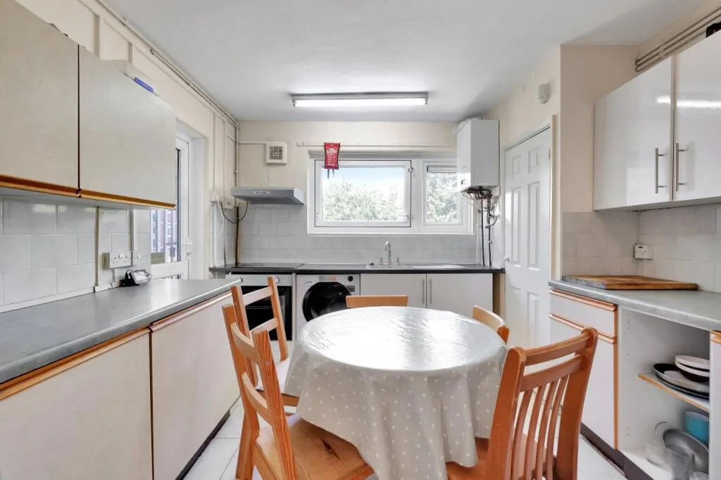 4 bedroom flat for rent