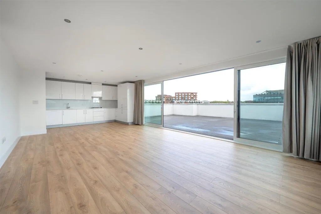 3 bedroom flat for rent