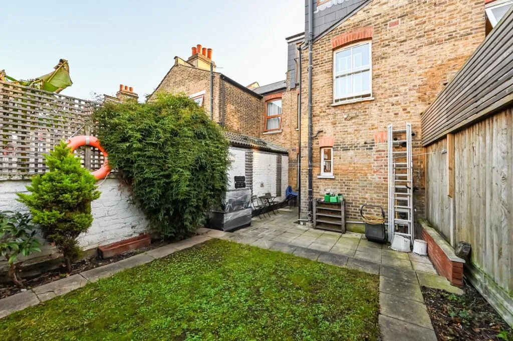 4 bedroom terraced house for rent