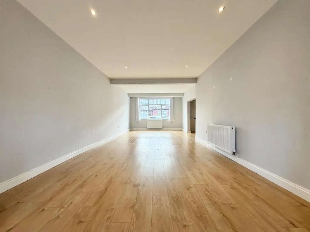 3 bedroom semi-detached house for rent