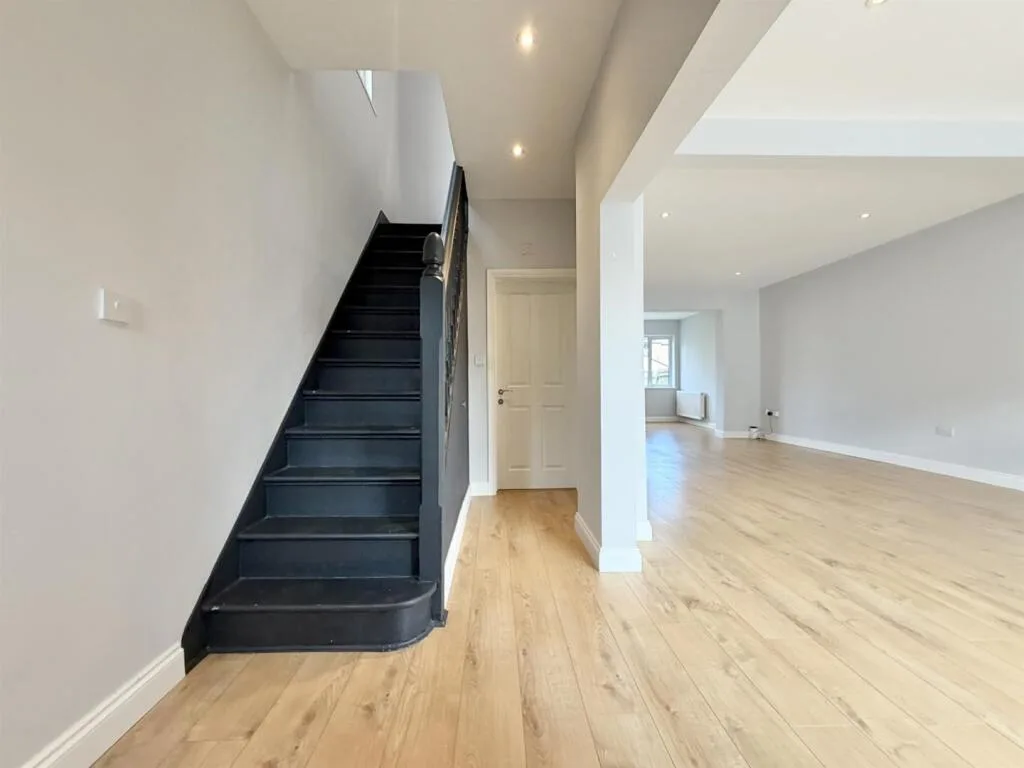 3 bedroom semi-detached house for rent
