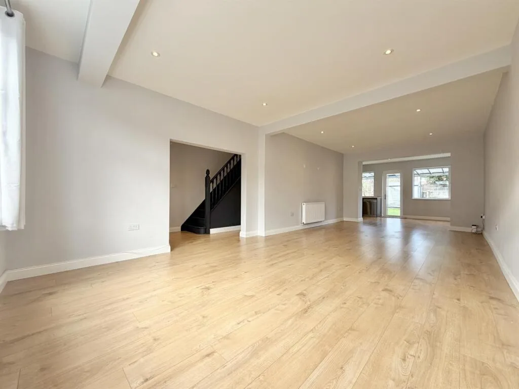 3 bedroom semi-detached house for rent