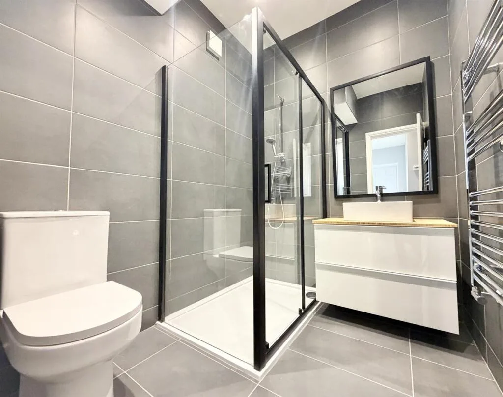 3 bedroom semi-detached house for rent