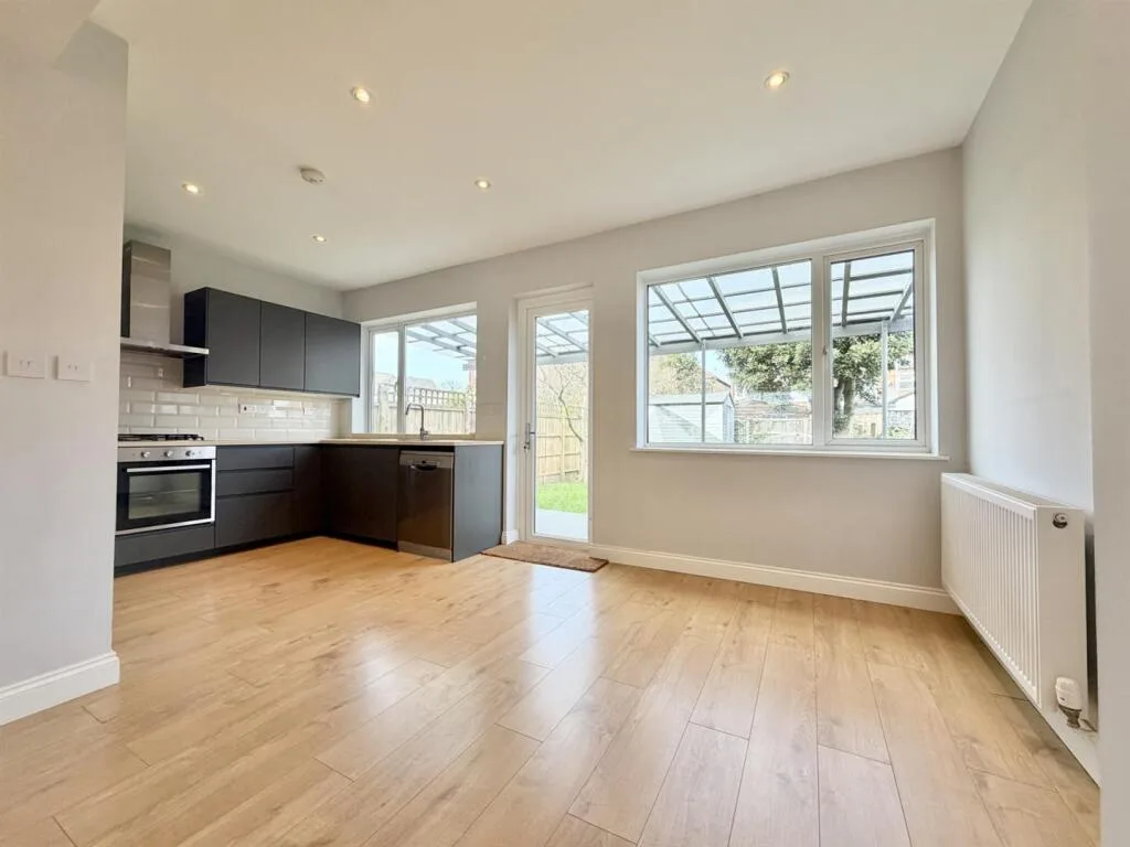 3 bedroom semi-detached house for rent