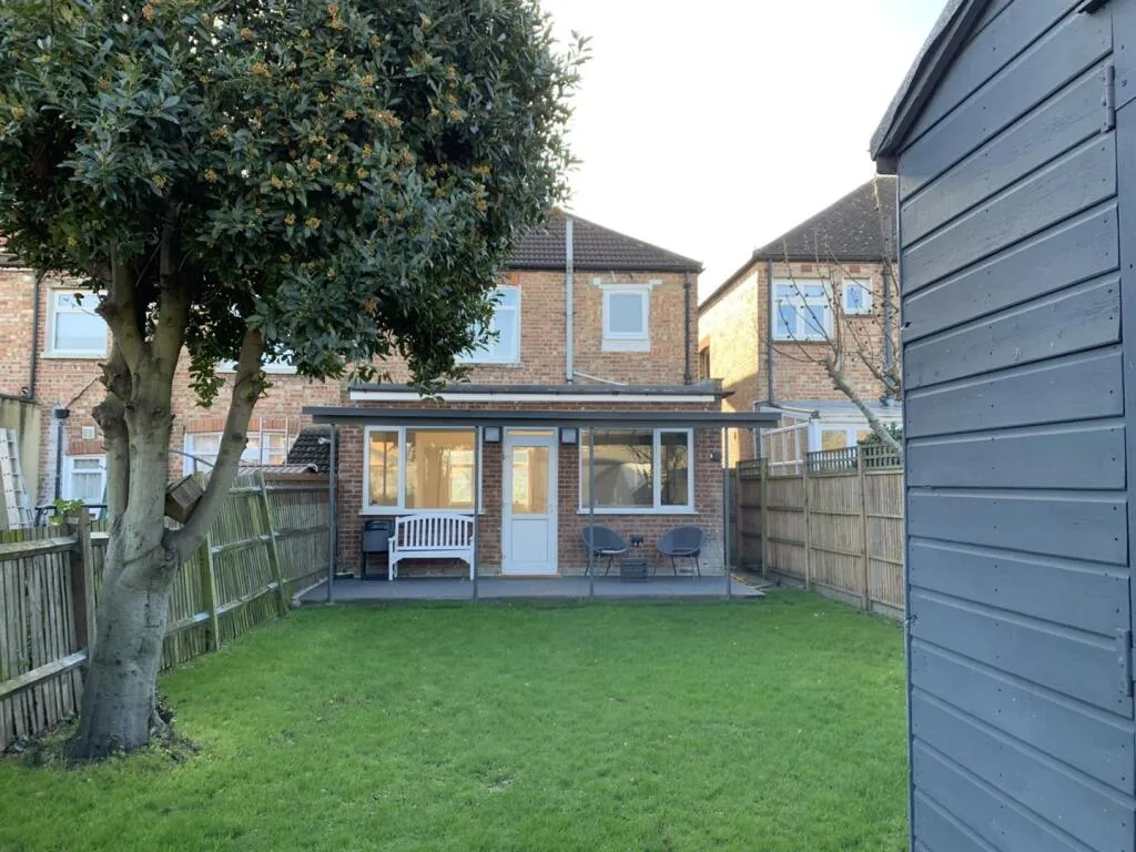 3 bedroom semi-detached house for rent