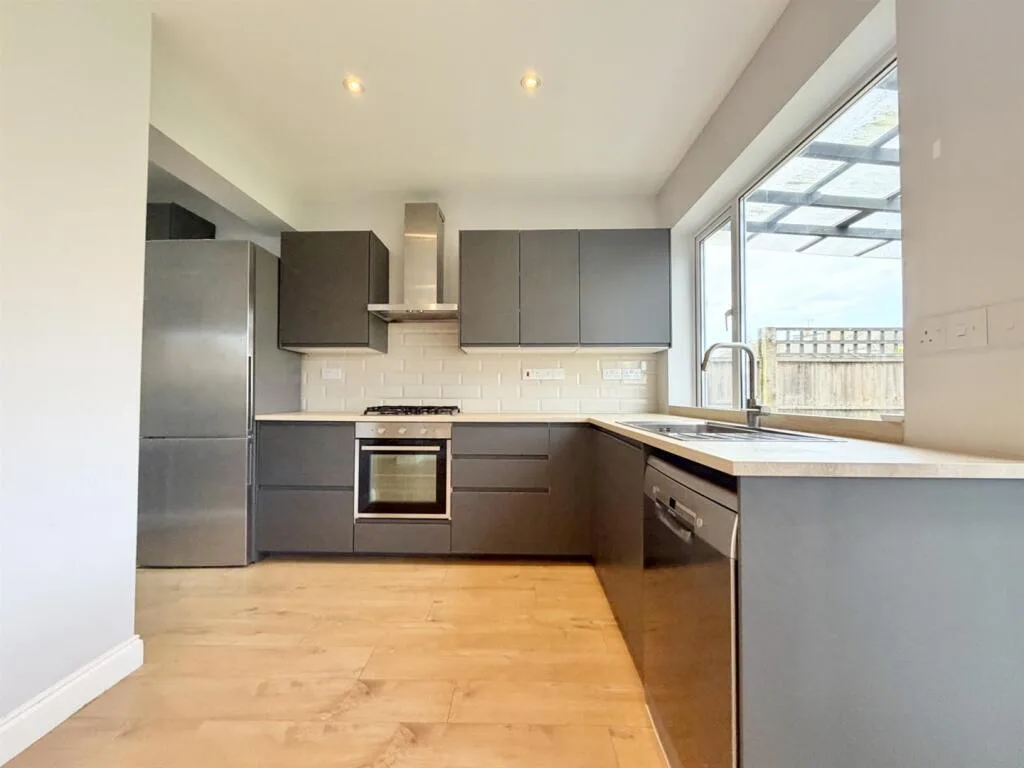3 bedroom semi-detached house for rent