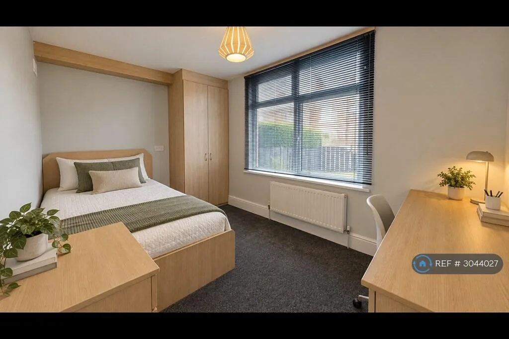 4 bedroom semi-detached house for rent