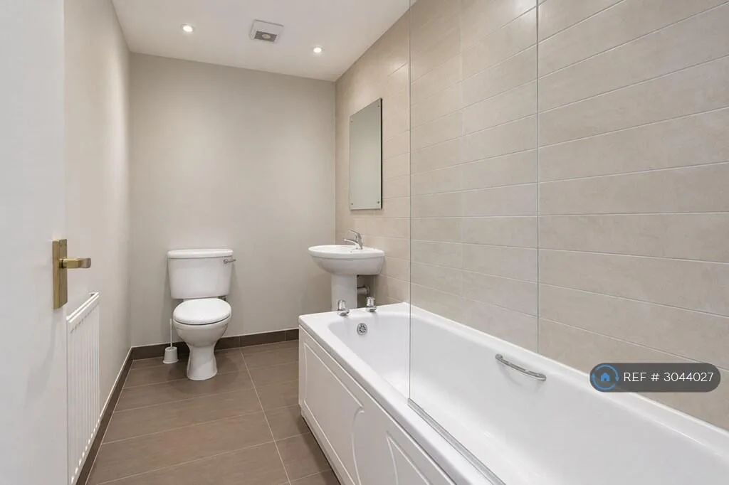 4 bedroom semi-detached house for rent