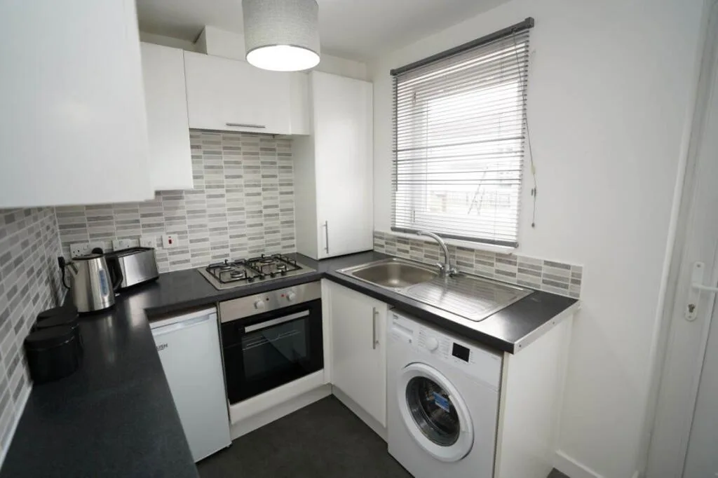 2 bedroom semi-detached house for rent