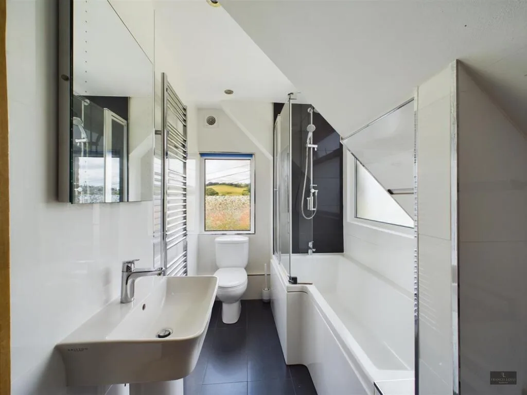 4 bedroom detached house for rent