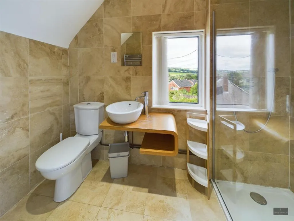 4 bedroom detached house for rent
