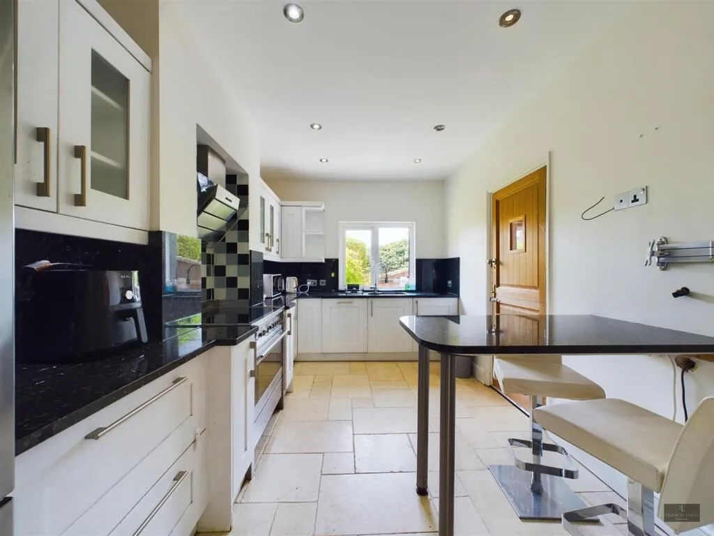 4 bedroom detached house for rent