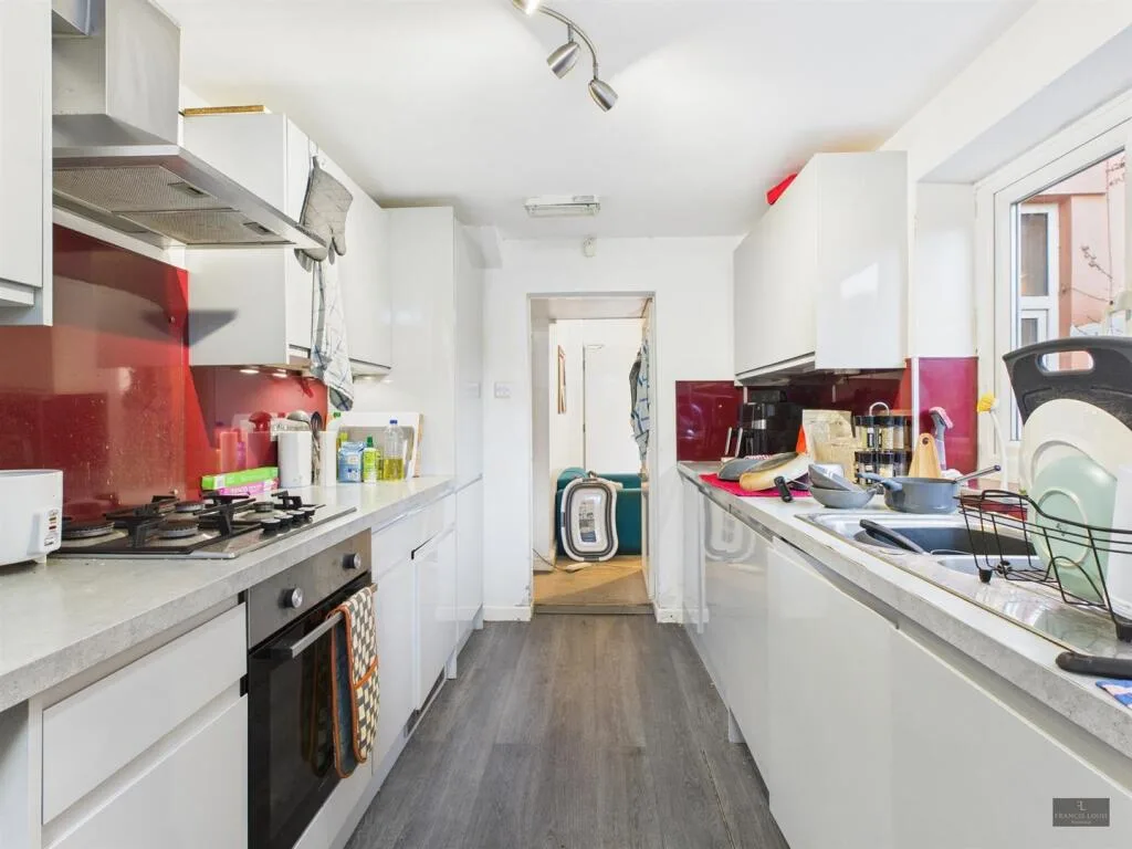 5 bedroom private hall for rent