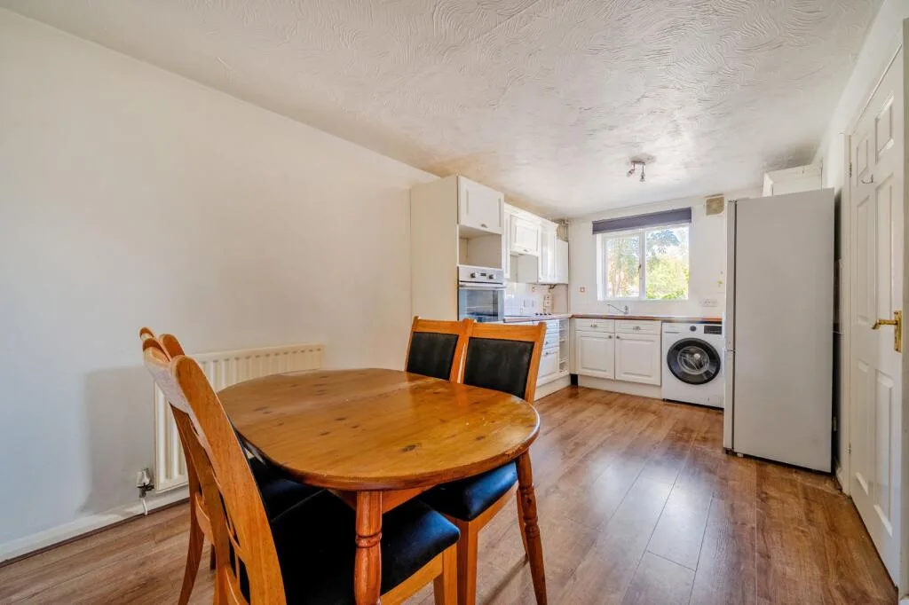 3 bedroom end of terrace house for rent