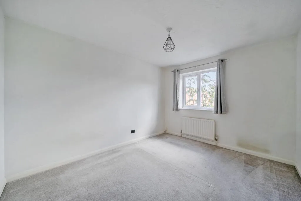 3 bedroom end of terrace house for rent