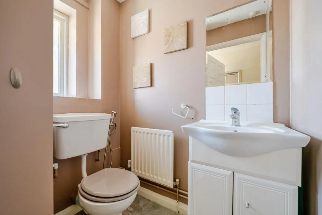3 bedroom end of terrace house for rent