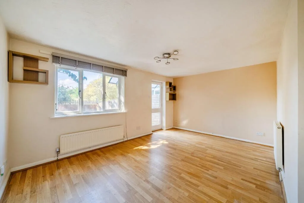 3 bedroom end of terrace house for rent