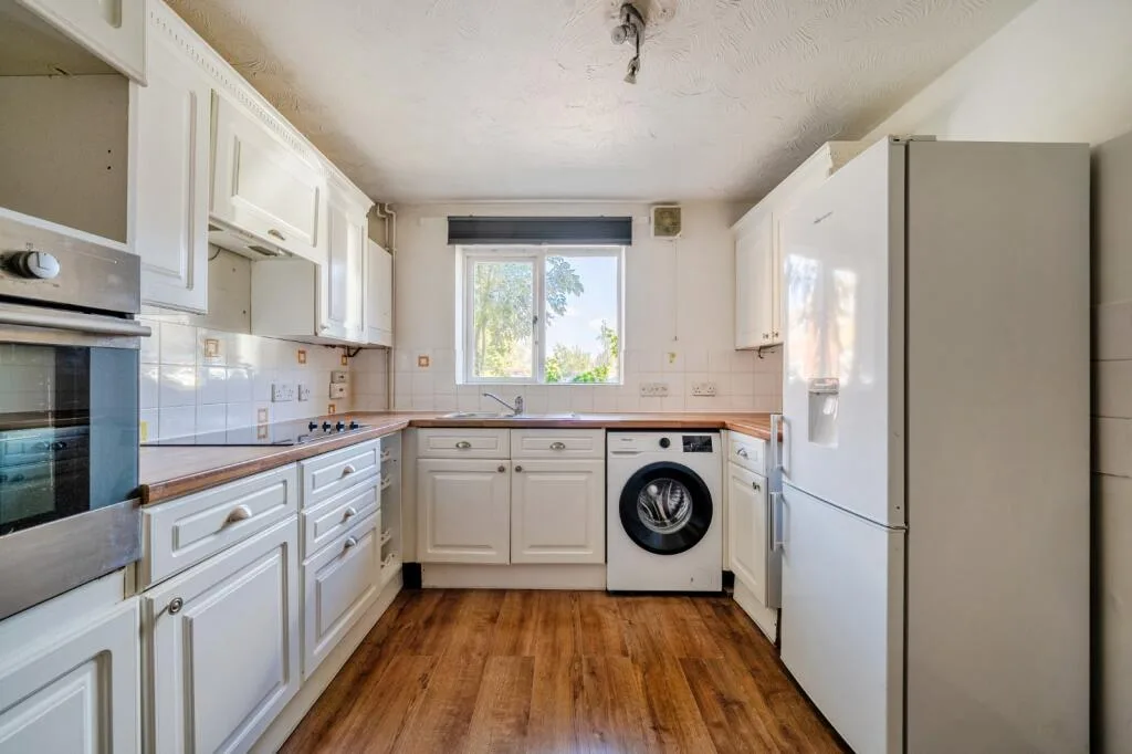 3 bedroom end of terrace house for rent