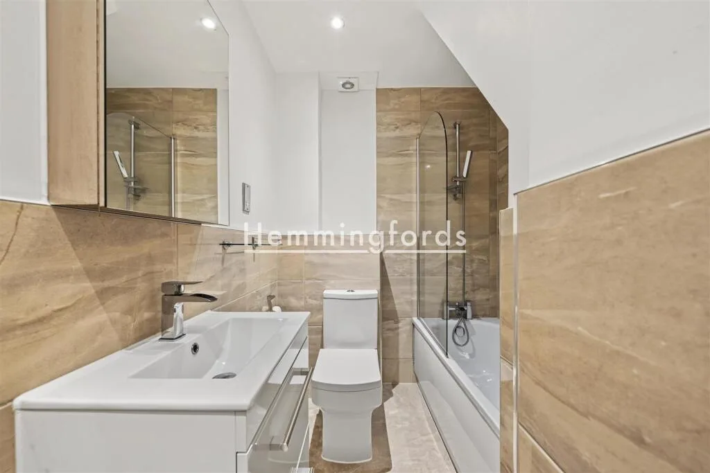 3 bedroom mews property for rent