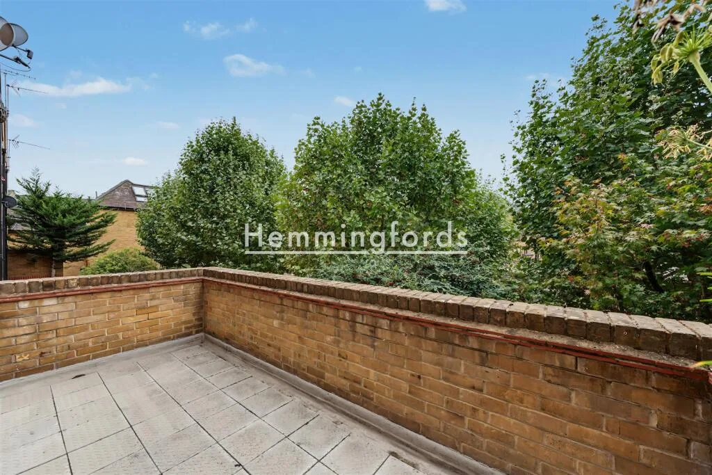 3 bedroom mews property for rent