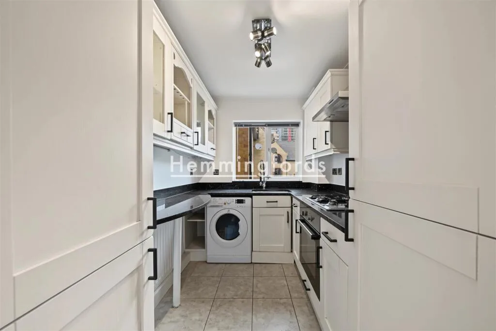 3 bedroom mews property for rent