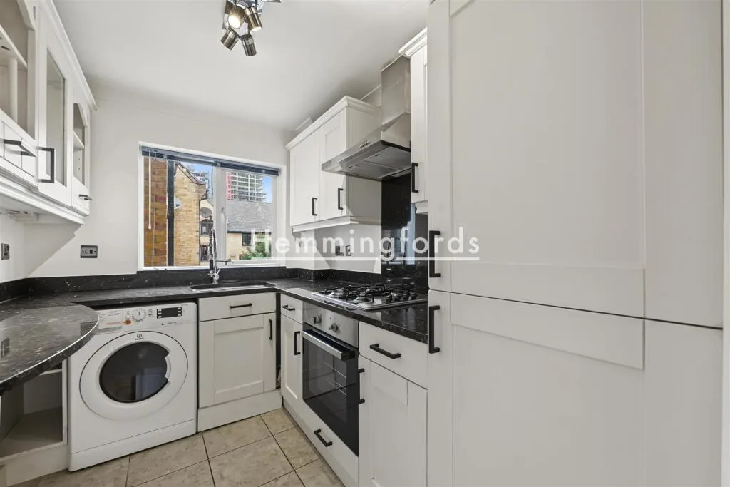 3 bedroom mews property for rent