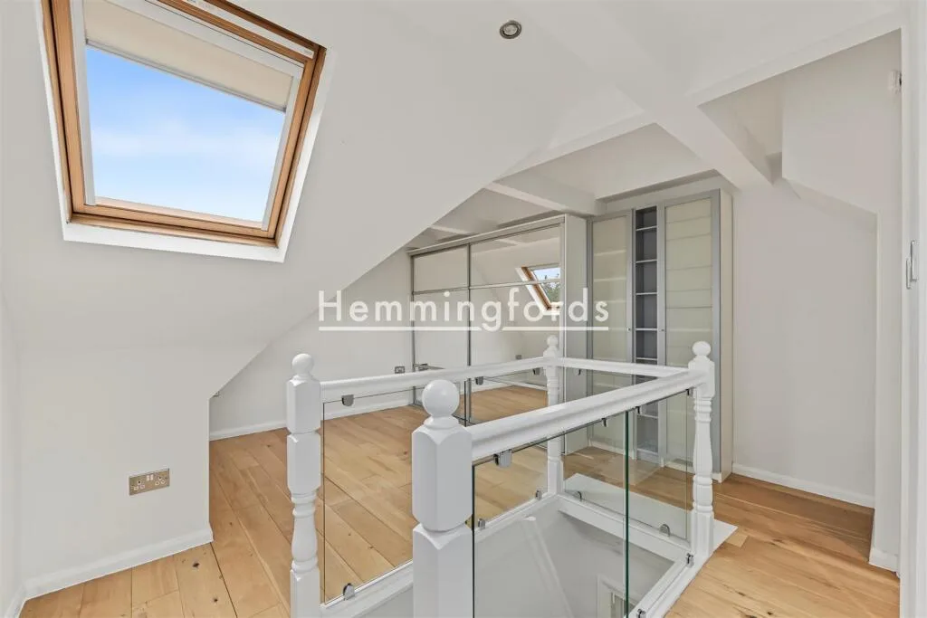 3 bedroom mews property for rent