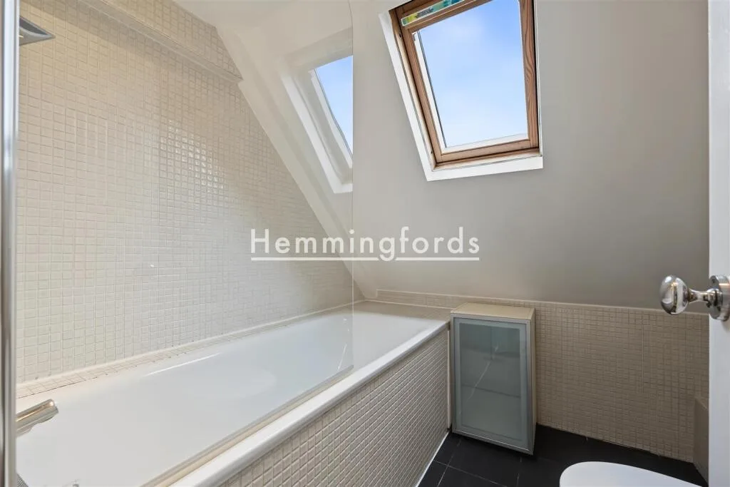 3 bedroom mews property for rent