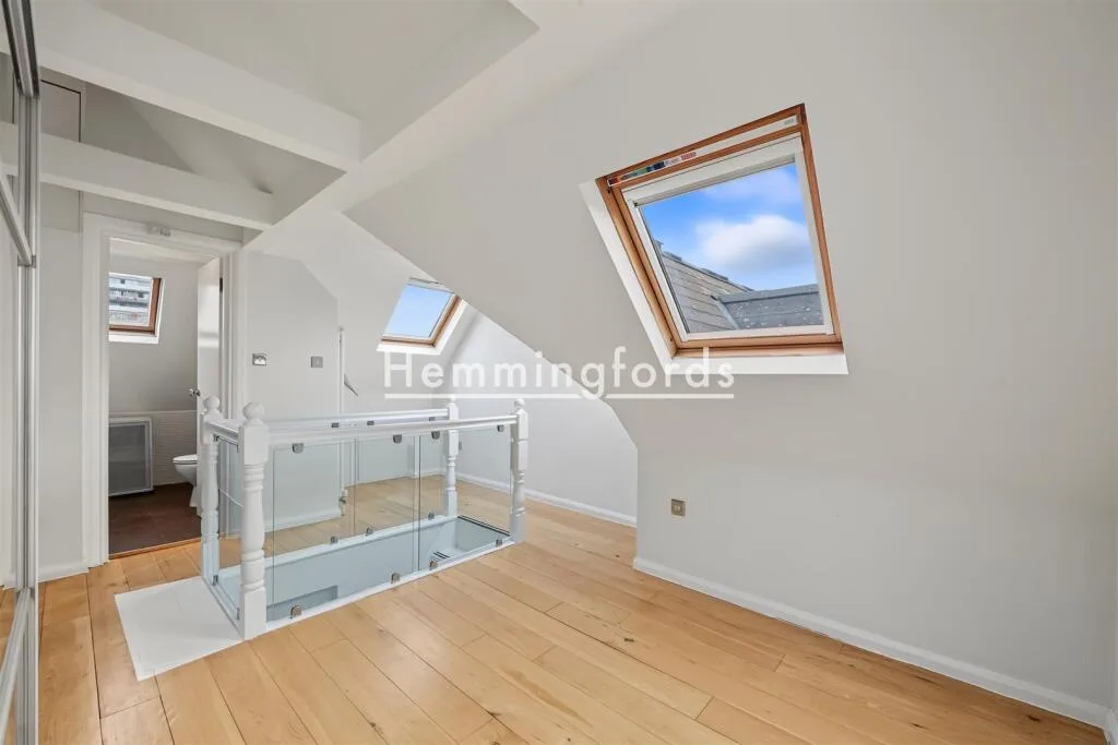 3 bedroom mews property for rent