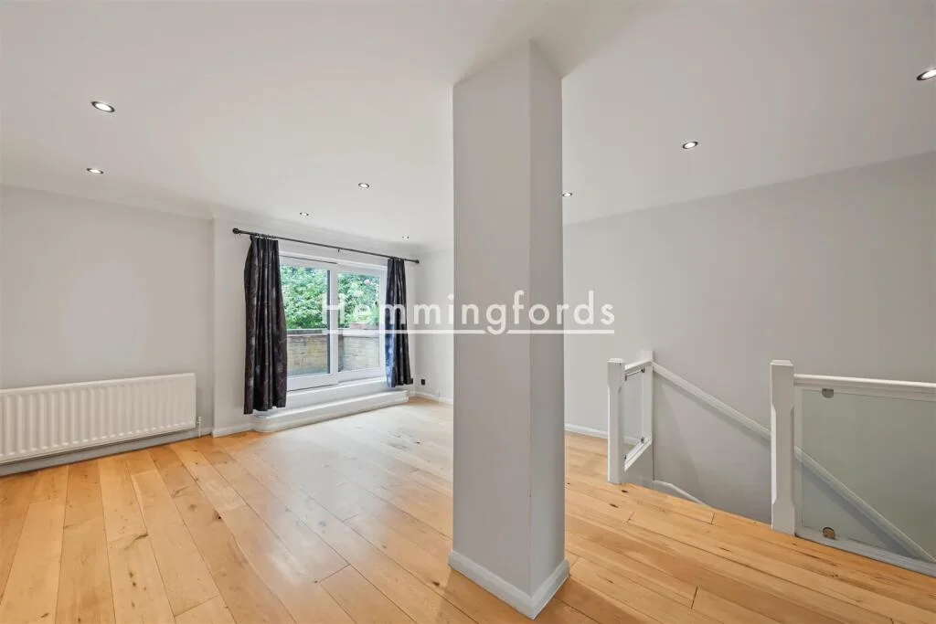 3 bedroom mews property for rent