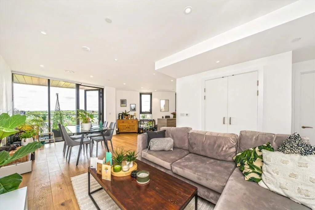 3 bedroom flat for rent