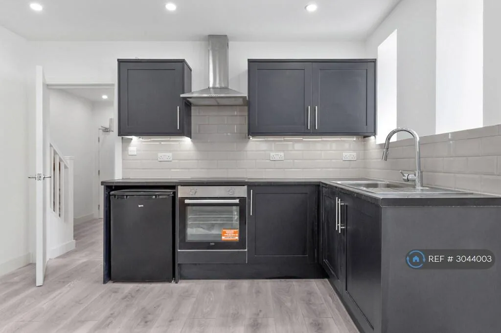 3 bedroom flat for rent